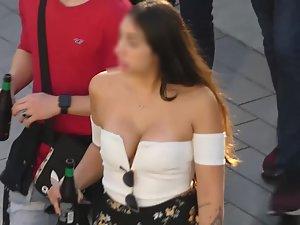Big boobs and cleavage exposed in obscene top Picture 5