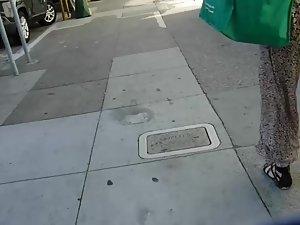 Tight butt cheeks shake in loose pants Picture 1