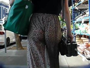 Tight butt cheeks shake in loose pants Picture 8