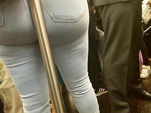 Huge butt is about to make her jeans explode Picture 7