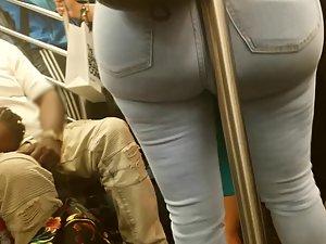 Huge butt is about to make her jeans explode Picture 8