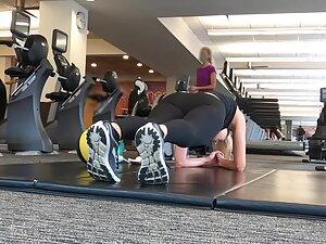 Sexy fitness girl stretching and planking in gym Picture 5
