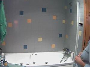 Spying a sexy starlet take a shower Picture 2