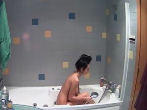 Spying a sexy starlet take a shower Picture 5
