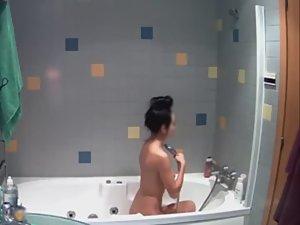 Spying a sexy starlet take a shower Picture 6
