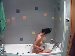 Spying a sexy starlet take a shower Picture 8
