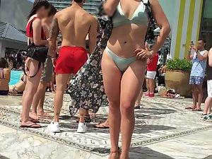 Latina loves attention at a pool party Picture 6