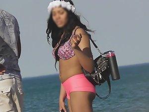 Exotic girl's cameltoe in pink shorts Picture 2
