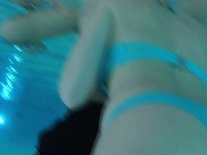 Peeping on clingy girlfriend underwater in the pool Picture 4