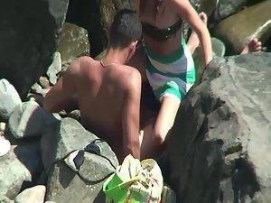 Creeping up on sex between the rocks Picture 4