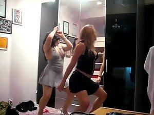 Accidental upskirt views of dancing girls Picture 4