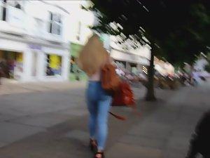 Unbelievable woman with long blond hair Picture 1