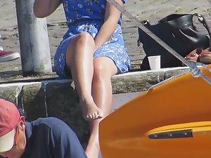 Upskirt when she crossed her legs Picture 1