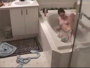 Hidden cam caught her horny in a bath Picture 5
