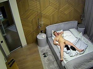 Peeping on naked mother in bedroom Picture 6