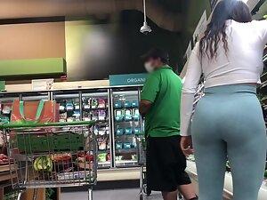 Girl with big booty is shopping for groceries Picture 6