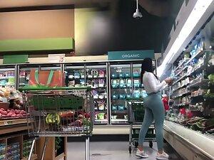 Girl with big booty is shopping for groceries Picture 7