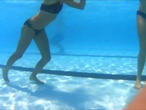Teens caught while twerking in swimming pool Picture 4