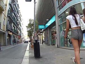 Tall girl with strong legs and juicy ass in shorts Picture 4