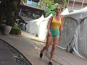Energetic girl's tits pointing through her yellow top Picture 3