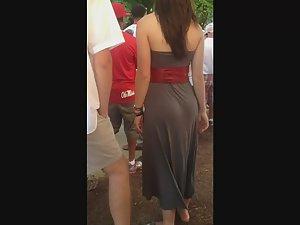 Hot ass covered with a long thin dress Picture 3