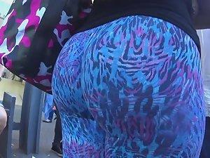 Bubbly ass and pussy bulge Picture 1