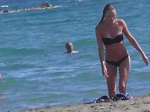 Incredible beach girl in a sexy bikini Picture 5