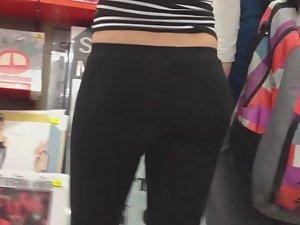 Transparent tights reveal red thong Picture 2