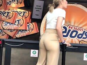 Too much phat butt in too tight pants Picture 8