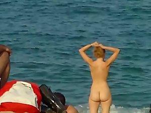 Hairy pussy spotted on a mixed beach Picture 8