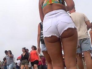 Juicy bubble butt right in front of the voyeur Picture 8