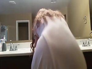 Party chick shows how she fucks herself Picture 6