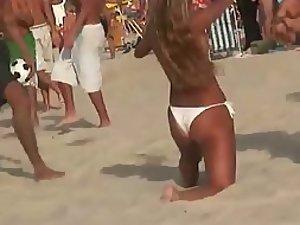 Girl with a fantastic ass plays volleyball Picture 1