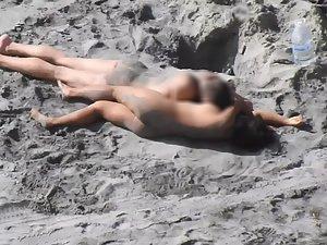 Hot nudist girl's ass get dirty from the sand Picture 2