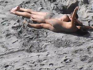Hot nudist girl's ass get dirty from the sand Picture 5