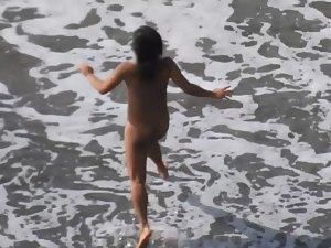 Hot nudist girl's ass get dirty from the sand Picture 6