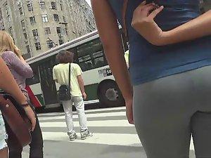 Sexy ass swaying on the street Picture 2