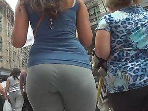 Sexy ass swaying on the street Picture 4
