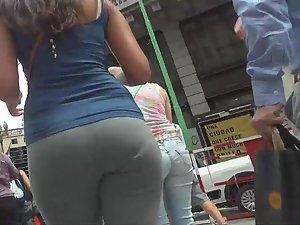 Sexy ass swaying on the street Picture 5