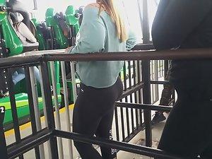 Super sexy girl in roller coaster line Picture 5
