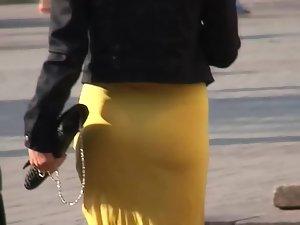 Black thong visible through sexy yellow skirt Picture 2