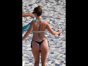 Hot ass of tattooed girl dancing on the beach Picture 4