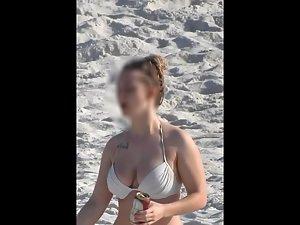 Hot ass of tattooed girl dancing on the beach Picture 6
