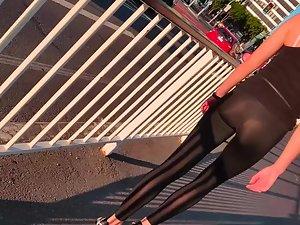 Thong and tight buttocks of sexy jogger Picture 8