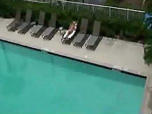 Zooming on a super sexy girl at the pool Picture 1