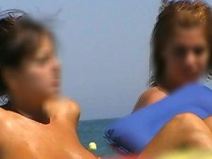 Thick ass that provokes lust on the beach Picture 8