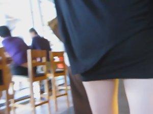 Upskirt of hot chinese business woman Picture 5