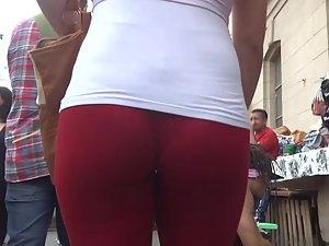 Girl with narrow waist and hot round ass Picture 8