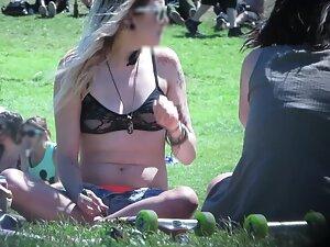 Sexy black lace bra spotted in a public park Picture 1