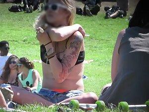 Sexy black lace bra spotted in a public park Picture 2
